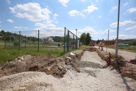 UREDITEV CESTE PRI POKOPALIŠČU RAKEK 02 FOTO LJUBO VUKELIČ